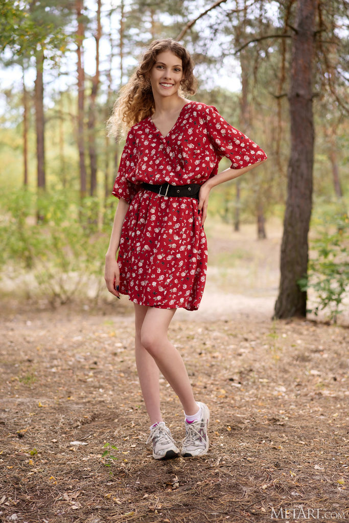 Lisa Bon In Woodland Walk - Photo 00