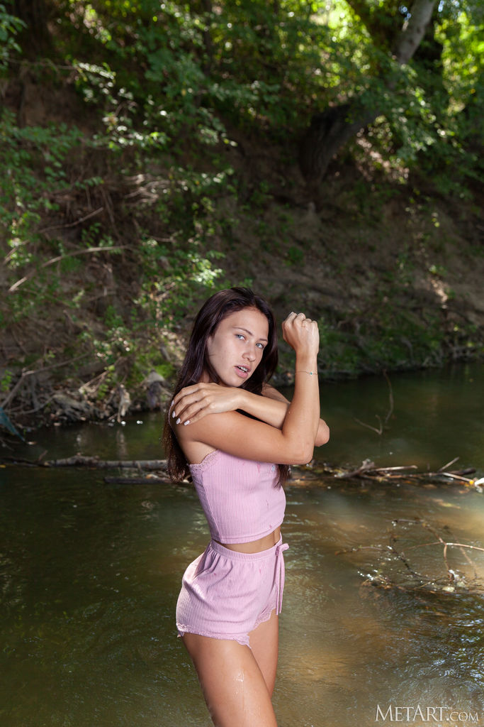 Melania Splashing Herself So Her Wet Shirt Clings To Her Perky Breasts Alluringly - Photo 04