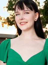 Amelia Riven Leggy Beauty And Shaven Cunt Shine In Ivory Skin And Heels photo 02