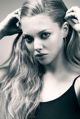 >Amanda Seyfried Sexy Pics