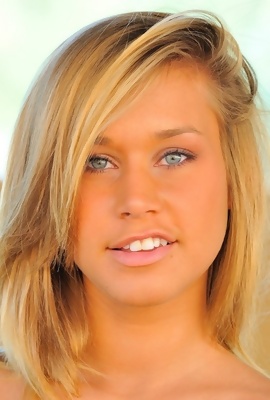 Kennedy - cute teen - erotic pics