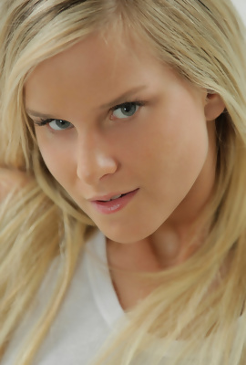 >teen chick Mary White touching her pussy