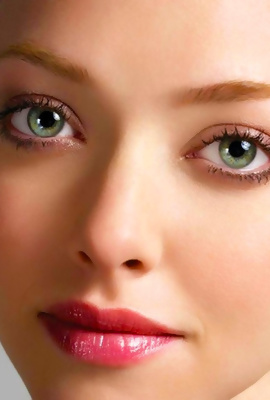 >Paparazzi caught Amanda Seyfried pantyless