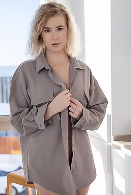 >Casey Fingering Pussy In The Morning