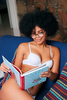 >Hairy Latina Babe Selva Lapiedra