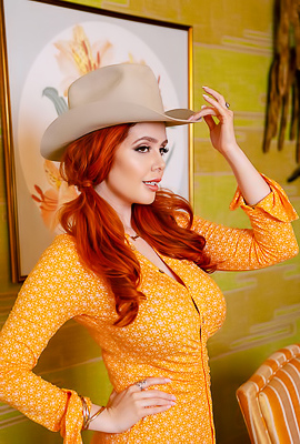 Texas Burlesque Performer Minxie With Great Big Breasts