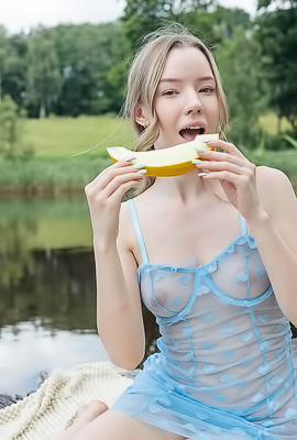 >Mirka Playful Beauty Is Naked