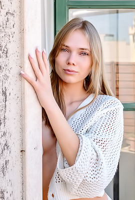 Luise Charming Blue-eyed Beauty Doesn’t Fight The Urge To Go Naked Outdoors