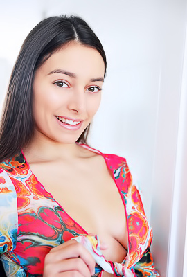 Shelena Voluptuous Beauty Is Soon Naked