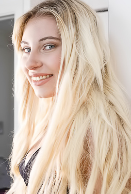 Lilly Bella Pure Nude Blonde Woman Getting Naked