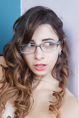 Gorgeous Big Boobs Hottie Elle Mira