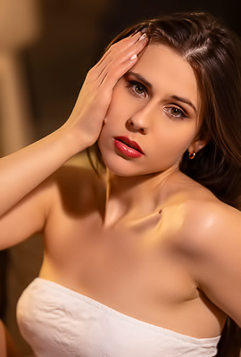 Amber Slassh Voluptuous Hungarian Brunette Is Soon Naked