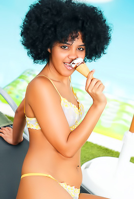 Curly Latino Star Selva Lapiedra