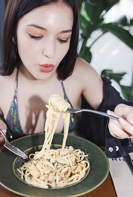 Toying Bikini Princess Wikki Kee