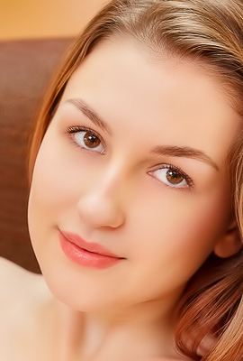 >Isabele Expose Her Plump-lipped Pussy