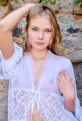 Luise Exposing Her Gorgeous Body To The Sun’s Tender Kiss