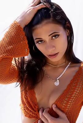 Hannah Le Captivating Asian American Beauty Makes The Most Of The Secluded Spot