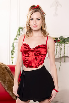 Lareina Tay's Erotic Red Desire Session