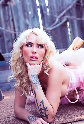 Shia Snow Hot Sexbomb With Pretty Face And Curly Blond Hairs And Perfect Boobs