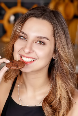 Lolli Spring Squeezing Her Sexy Ass Cheeks