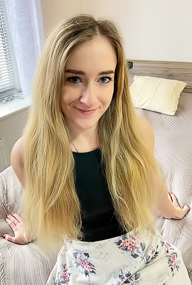 >Dee Dee Her Meaty Bare Twat Eats Those Fingers