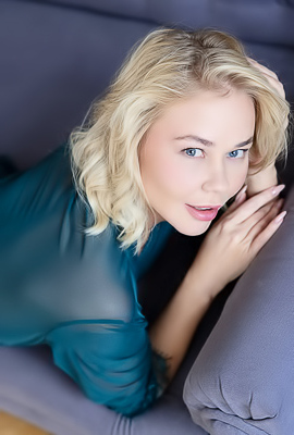 >Sarika A Curvaceous Blonde Is Soon Perfectly Naked