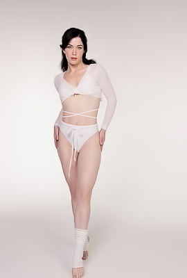 >Evelyn Claire American Beauty Is Alluring In Sporty Lingerie