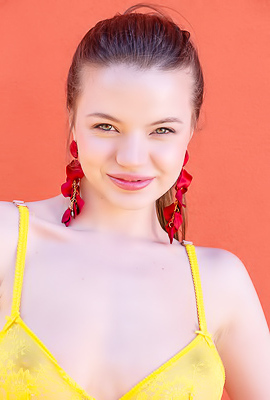 Toree Captivating Beauty Is Eager To Express Her Exhibitionist Nature