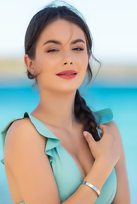 >Liz Ocean Tantalizes On The Beach With Whispers Of The Breeze And Bold Moves