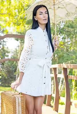 >Simon Delivers Heels And Grace In A Stunning MetArt Return