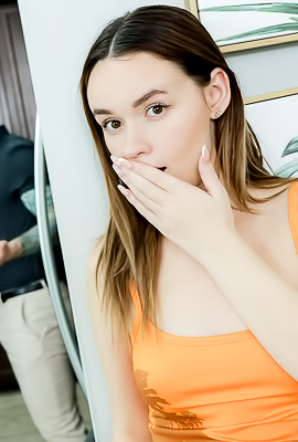 >Khloe Kingsley With Hungry Eyes And Swollen Lips Devours Stepdad