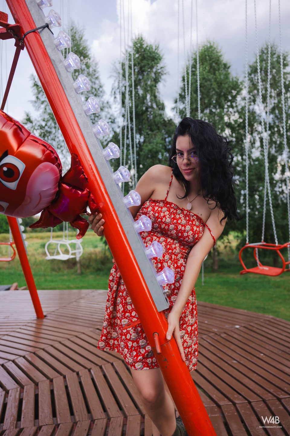 Sally Hunter Strips And Plays With Pussy Outdoors - Photo 05