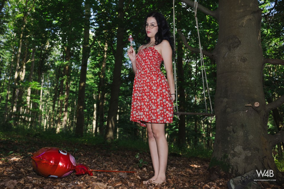 Sally Hunter Strips And Plays With Pussy Outdoors - Photo 12
